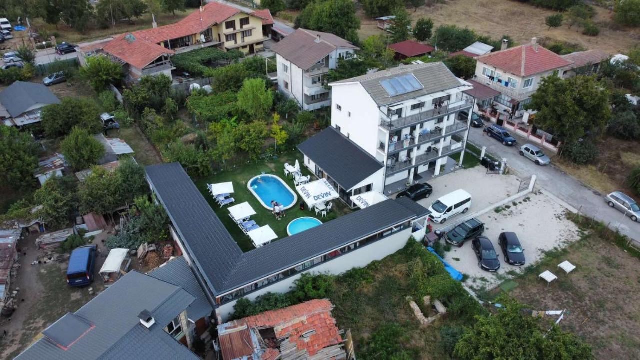 Weisser Schwan Белият Лебед Shkorpilovtsi Exterior photo